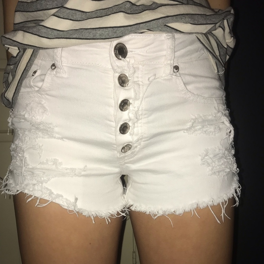 American Eagle white shorts